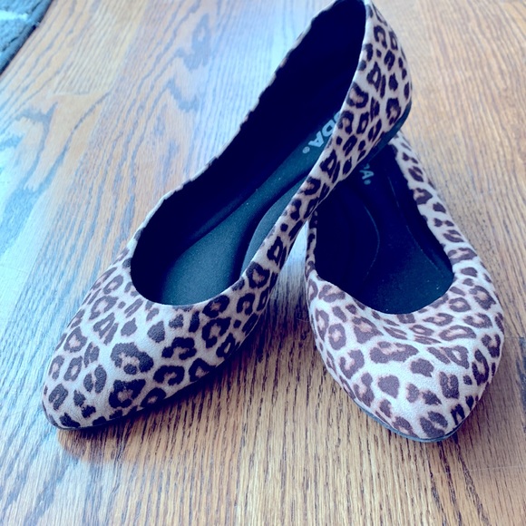 Soda Shoes - Leopard Print Flats